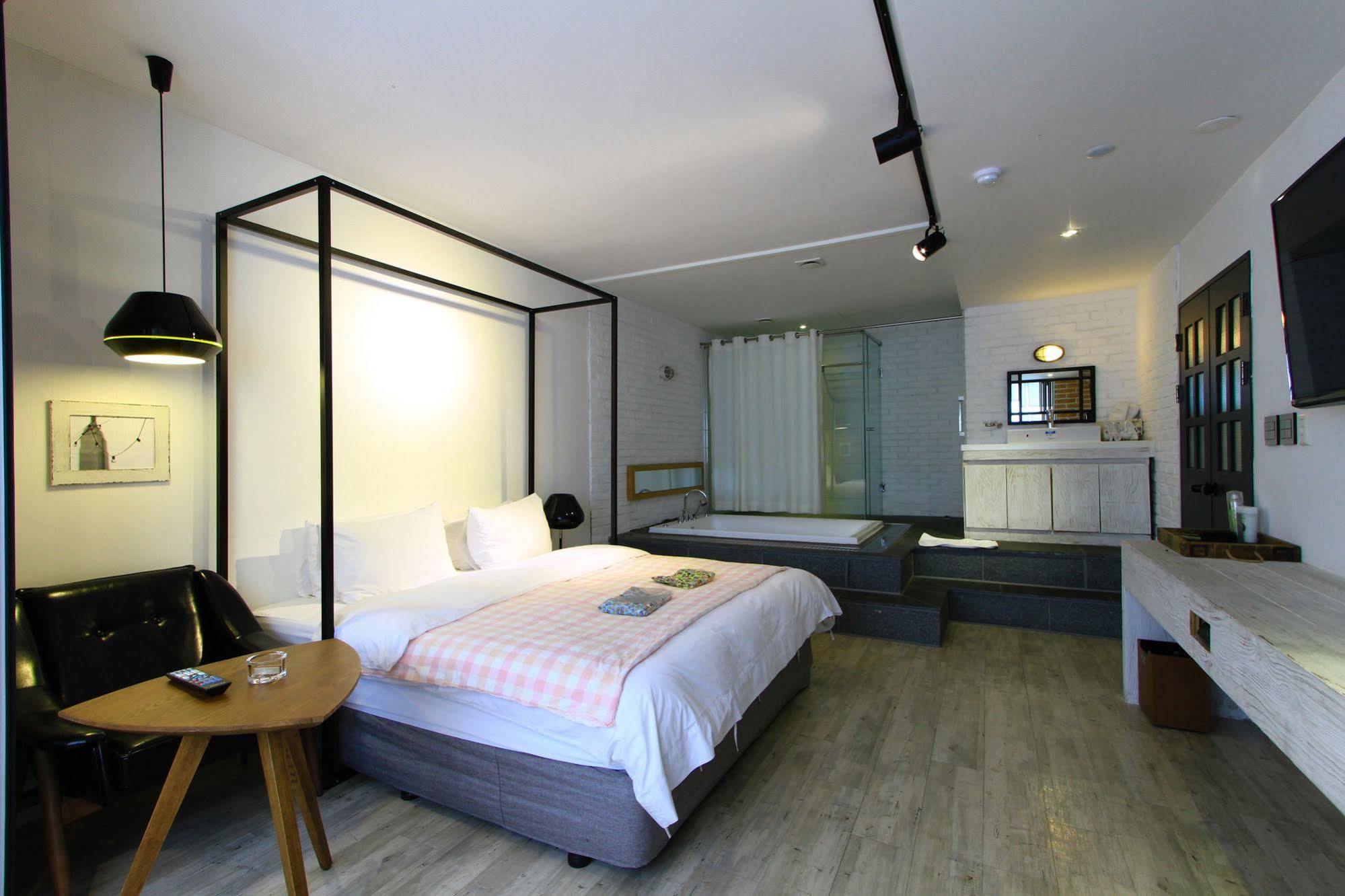 25 Hours Hotel 2 Busan Exterior foto